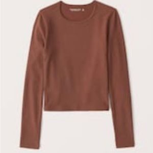 Abercrombie & Fitch 
Long-Sleeve Seamless Ribbed Crew Top